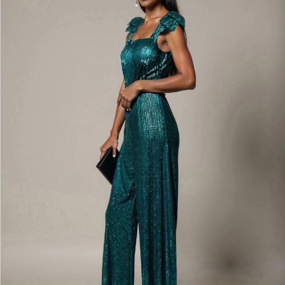 Elegant Green Jumpsuit - Picture 1 of 5